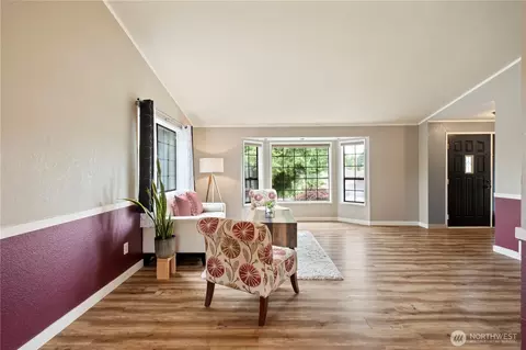 Living - 8906 10th Dr SE, Everett, WA 98208 photo 8 of 9
