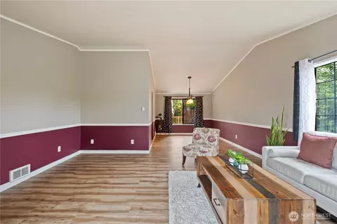 Living - 8906 10th Dr SE, Everett, WA 98208 photo 9 of 9