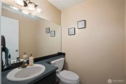 Bath - 8906 10th Dr SE, Everett, WA 98208 photo 1 of 5