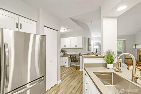 Kitchen - 15300 112th Ave NE #C306, Bothell, WA 98011 photo 3 of 4