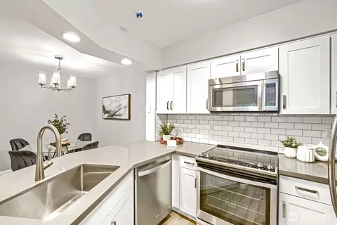 Kitchen - 15300 112th Ave NE #C306, Bothell, WA 98011 photo 2 of 4