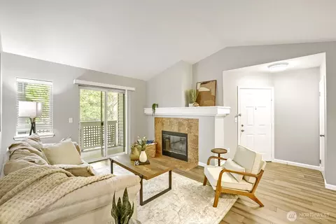 Living - 15300 112th Ave NE #C306, Bothell, WA 98011 photo 1 of 3
