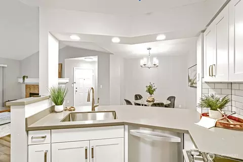Kitchen - 15300 112th Ave NE #C306, Bothell, WA 98011 photo 4 of 4