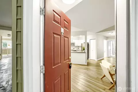 Entry Way - 15300 112th Ave NE #C306, Bothell, WA 98011 photo 1 of 3
