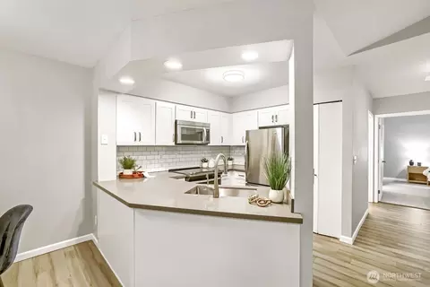 Kitchen - 15300 112th Ave NE #C306, Bothell, WA 98011 photo 1 of 4