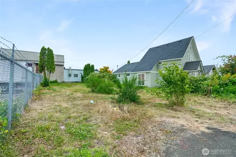 205 5th St, Hoquiam, WA 98550