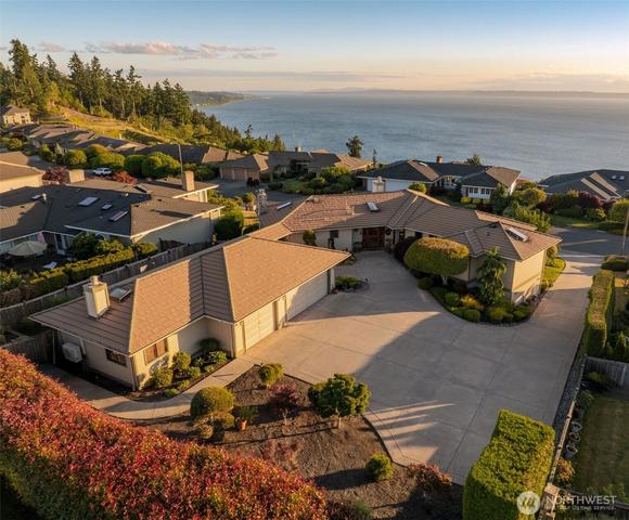13705 68th Ave W, Edmonds, WA 98026