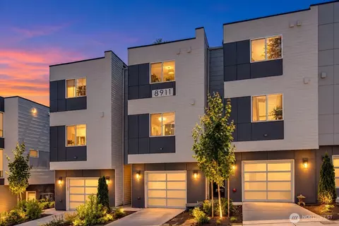 8911 NE 173rd Pl #B, Bothell, WA 98011