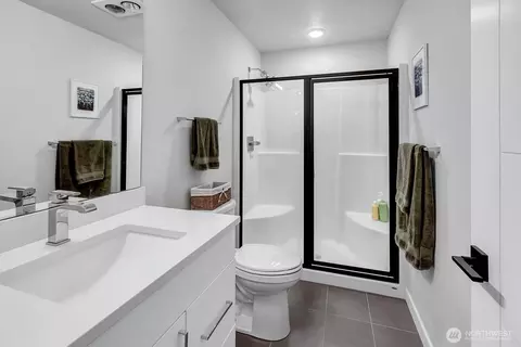 Bath - 8911 NE 173rd Pl #B, Bothell, WA 98011 photo 3 of 3