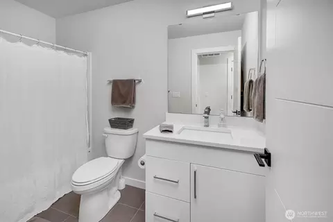 Bath - 8911 NE 173rd Pl #B, Bothell, WA 98011 photo 2 of 3