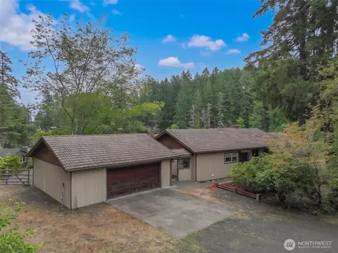 5470 E Grapeview Loop Rd, Allyn, WA 98524 photo 2