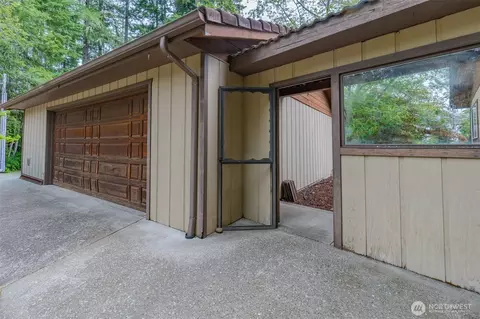 5470 E Grapeview Loop Rd, Allyn, WA 98524 photo 3