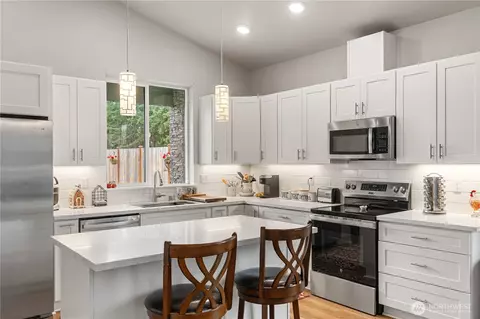 Kitchen - 2110 Hawks View Ln, Winlock, WA 98596 photo 1 of 6