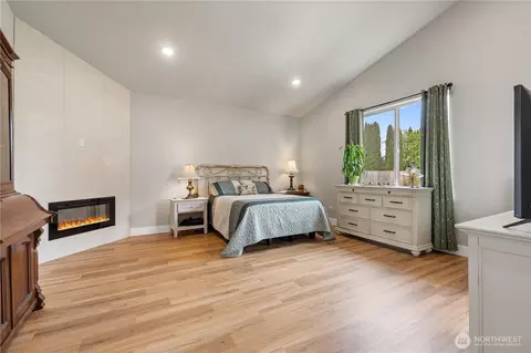Bedroom - 2110 Hawks View Ln, Winlock, WA 98596 photo 1 of 3
