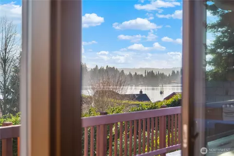 22516 100th Pl SW, Vashon, WA 98070