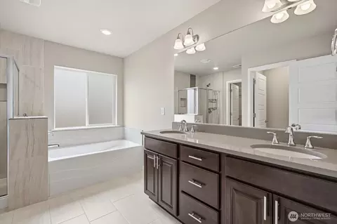 Bath - 4425 223rd Pl SE, Bothell, WA 98021 photo 2 of 4
