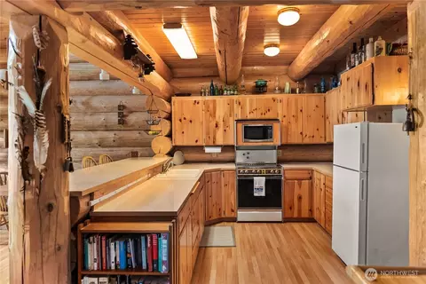 Kitchen - 370 Thompson Rd, Riverside, WA 98849 photo 2 of 3