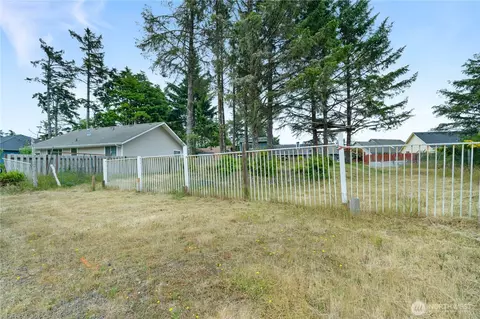 609 Blue Wing Loop SE, Ocean Shores, WA 98569