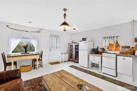 Kitchen - 14419 T Loop Rd, Bow, WA 98232 photo 4 of 4