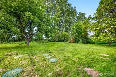 Exterior - 14419 T Loop Rd, Bow, WA 98232 photo 4 of 5