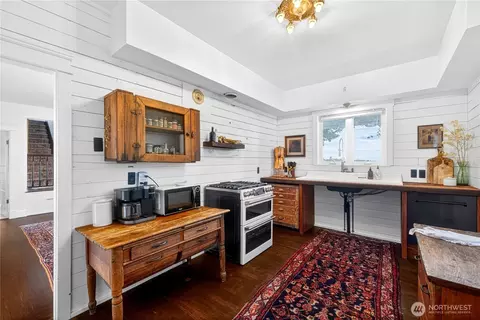 Kitchen - 14419 T Loop Rd, Bow, WA 98232 photo 2 of 4