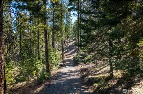 6761 Forest Ridge Dr, Wenatchee, WA 98801
