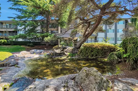 2500 81st Ave SE #329, Mercer Island, WA 98040