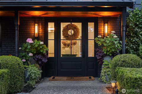 7306 Island Crest Way, Mercer Island, WA 98040