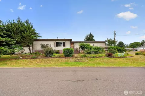 701 Edgewood Ave NE, Ocean Shores, WA 98569