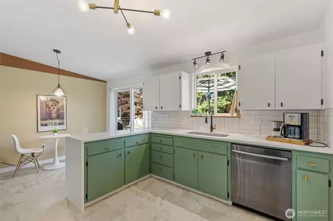 8707 Maple Ln, Edmonds, WA 98026 photo 12