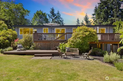 8707 Maple Ln, Edmonds, WA 98026