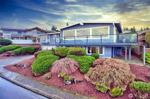 13901 Somerset Ln SE, Bellevue, WA 98006