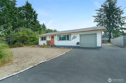 241 S Razor Clam Dr SW, Ocean Shores, WA 98569