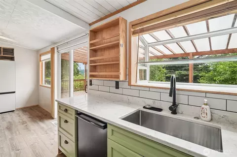 Kitchen - 23804 7th Ave W, Bothell, WA 98021 photo 6 of 6