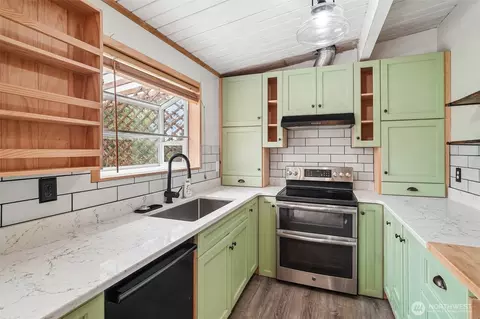 Kitchen - 23804 7th Ave W, Bothell, WA 98021 photo 4 of 6