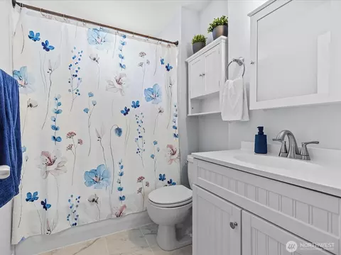 Bath - 1715 26th Ave S, Seattle, WA 98144 photo 1 of 2