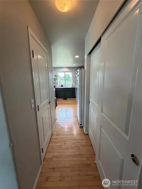 Entry Way - 14406 145th St E, Orting, WA 98360 photo 3 of 4