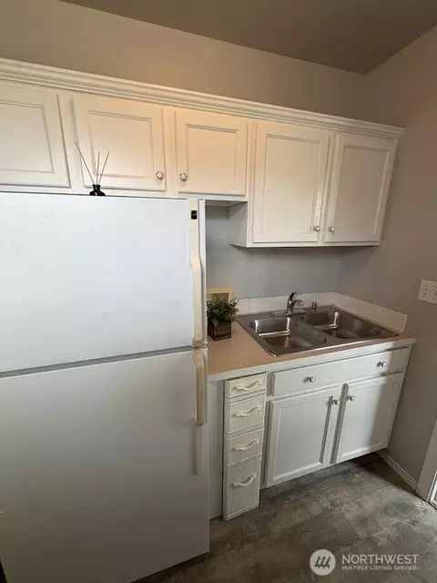 Kitchen - 14406 145th St E, Orting, WA 98360 photo 4 of 5