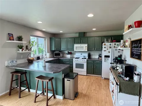 Kitchen - 14406 145th St E, Orting, WA 98360 photo 2 of 4
