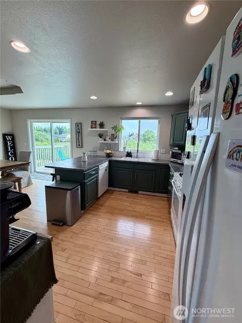 Kitchen - 14406 145th St E, Orting, WA 98360 photo 1 of 4