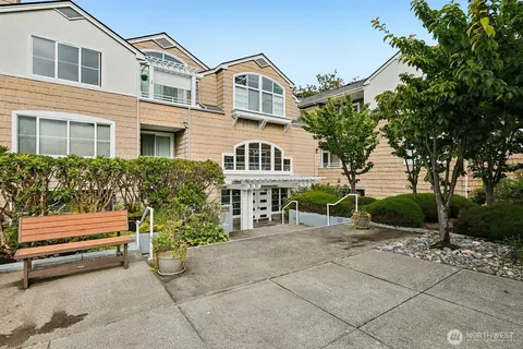 22005 6th Ave S #312, Des Moines, WA 98198