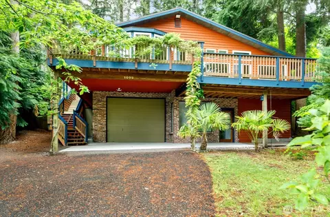 1099 Worthy Pl, Greenbank, WA 98253