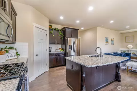 Kitchen - 17602 40th Dr SE, Bothell, WA 98012 photo 4 of 5