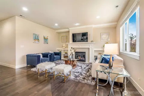 Living - 17602 40th Dr SE, Bothell, WA 98012 photo 2 of 4