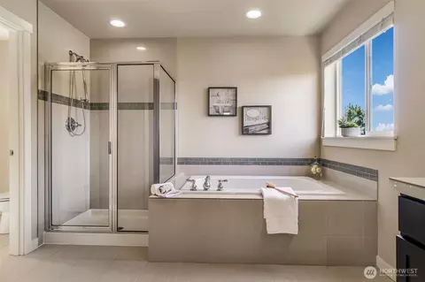 Bath - 17602 40th Dr SE, Bothell, WA 98012 photo 2 of 4