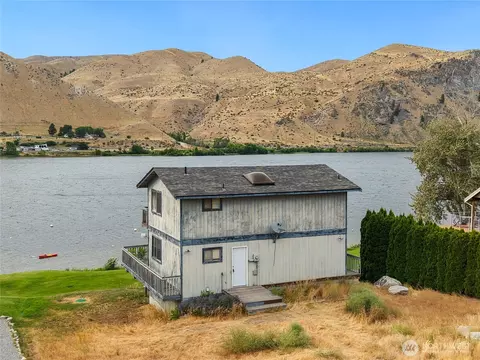 513 Riverview Dr, Orondo, WA 98843