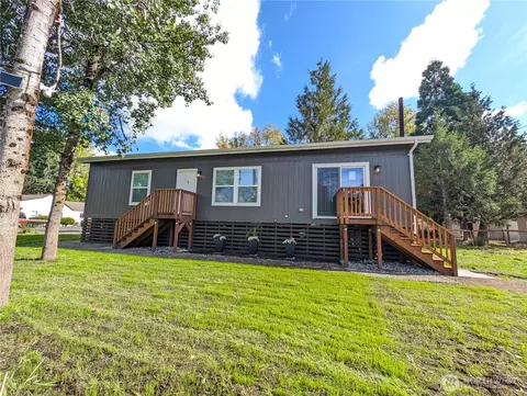902 97th St E, Tacoma, WA 98445