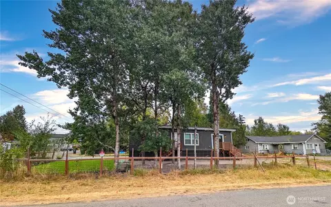 902 97th St E, Tacoma, WA 98445