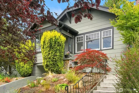 1216 N 47th St, Seattle, WA 98103