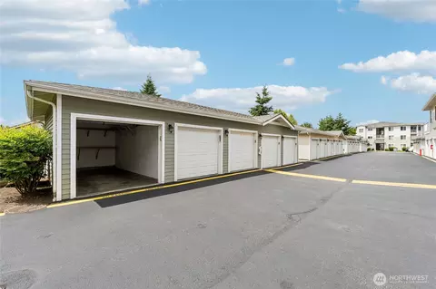 Exterior - 14915 38th Dr SE #EE2029, Bothell, WA 98012 photo 3 of 4